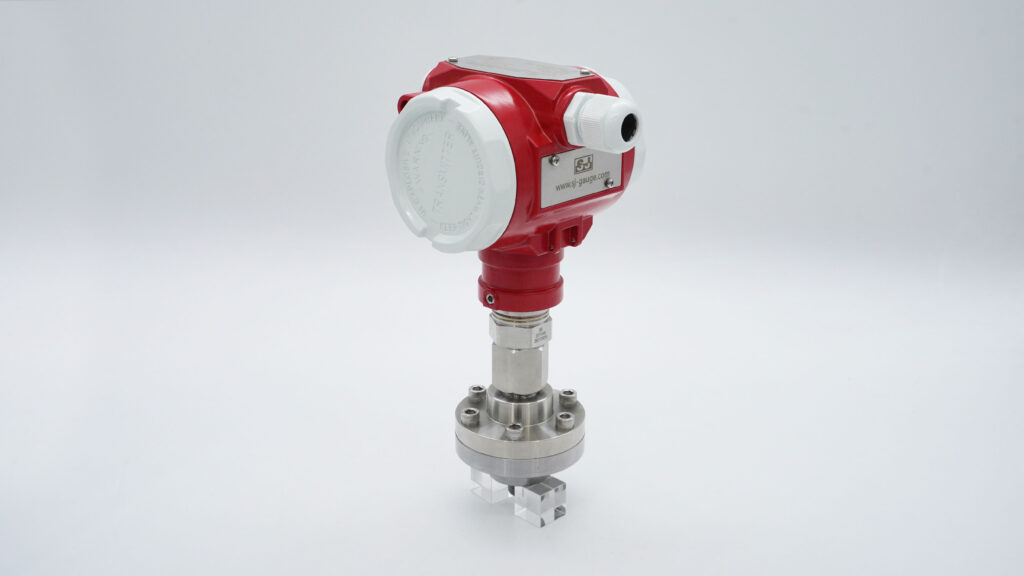 Pressure transmitter with diaphragm seal, featuring a titanium alloy membrane, carbon steel lower body, and 1/4" PT connection