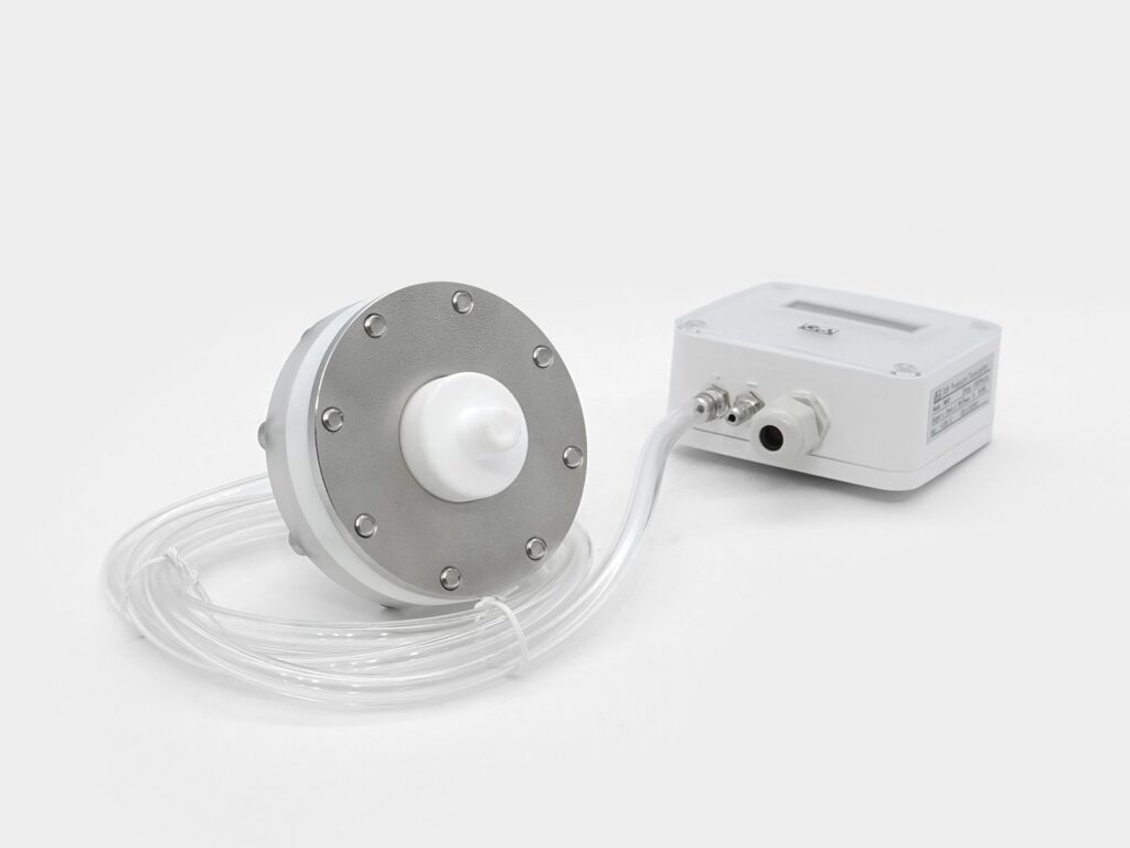 Thiết kế màng tiếp xúc với chất lỏng bằng PTFE giúp tăng cường khả năng chống ăn mòn hóa học, phù hợp cho việc giám sát áp suất trong các môi trường khắc nghiệt.