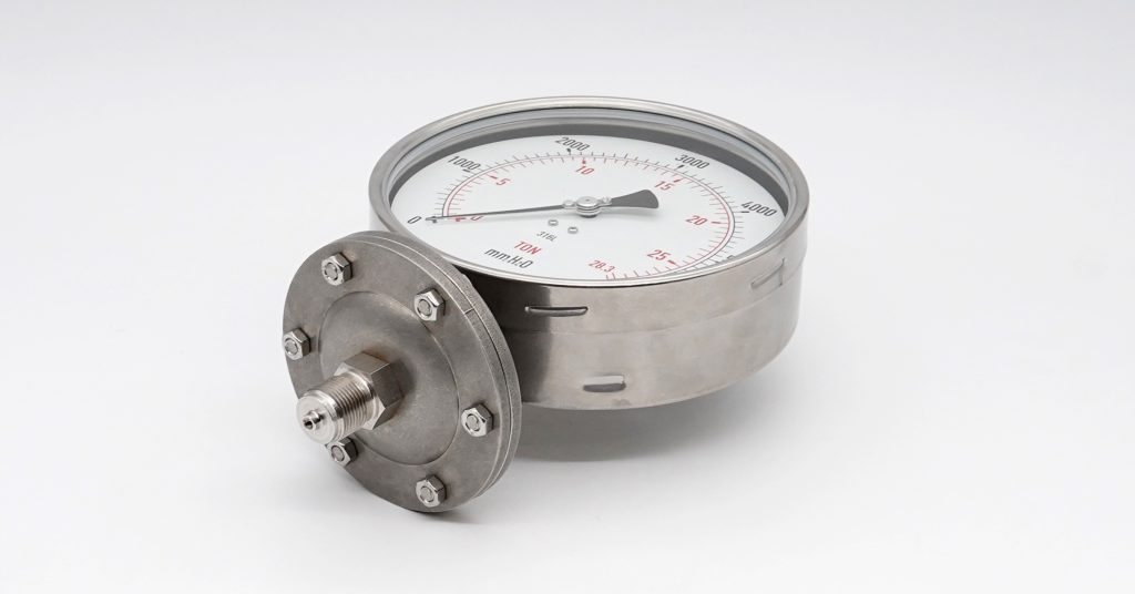 Low pressure SS gauge with flange connection