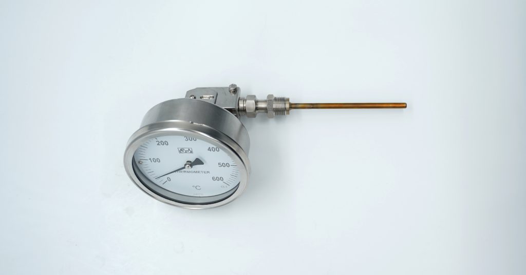 Adjustable angle expansion thermometer