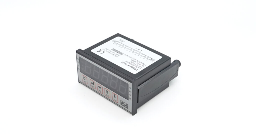This UMA4 digital panel meter features a 4-digit display and versatile inputs for industrial monitoring.