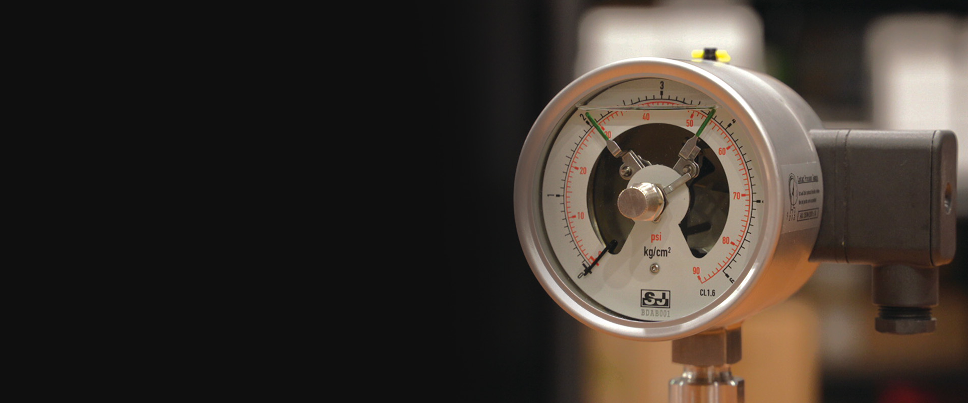 Electric Contact Gauge, magnetic snap-action