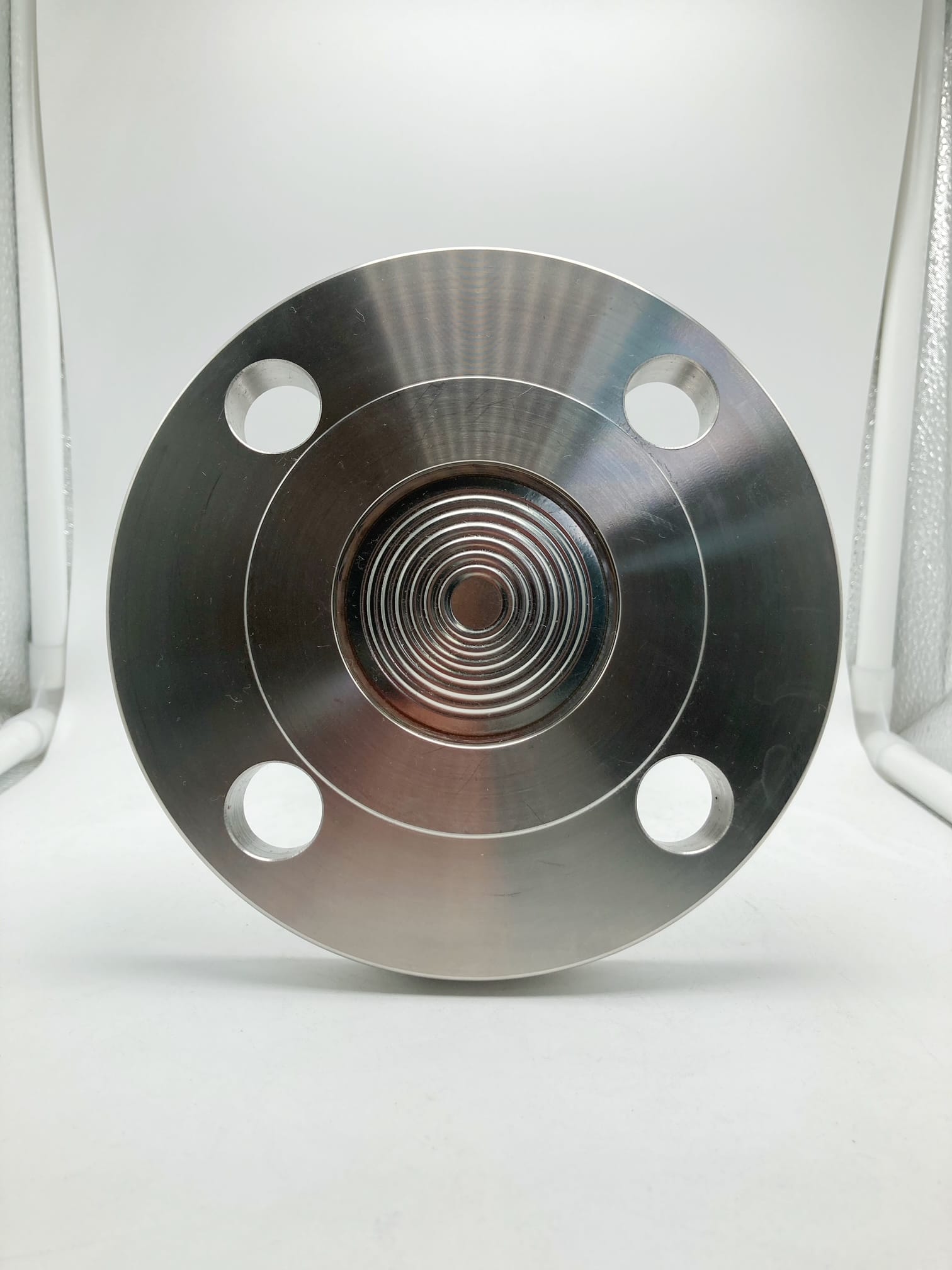 Flanged diaphragm seal contact surface and sensing diaphragm