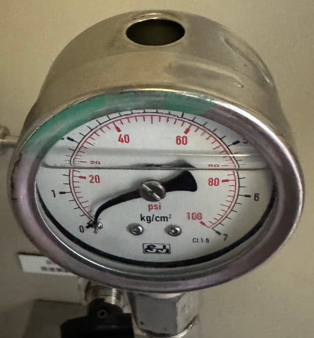 Damaged pressure gauge with leaked fill fluid and pointer unable to return to zero