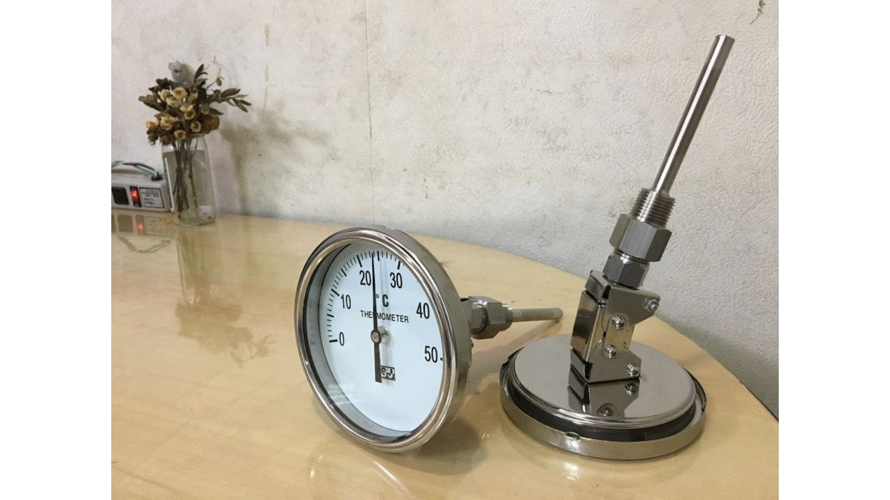 4-inch adjustable-angle industrial thermometer with dial and long stem
